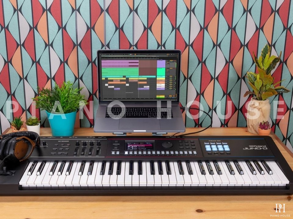 ROLAND JUNO-D6