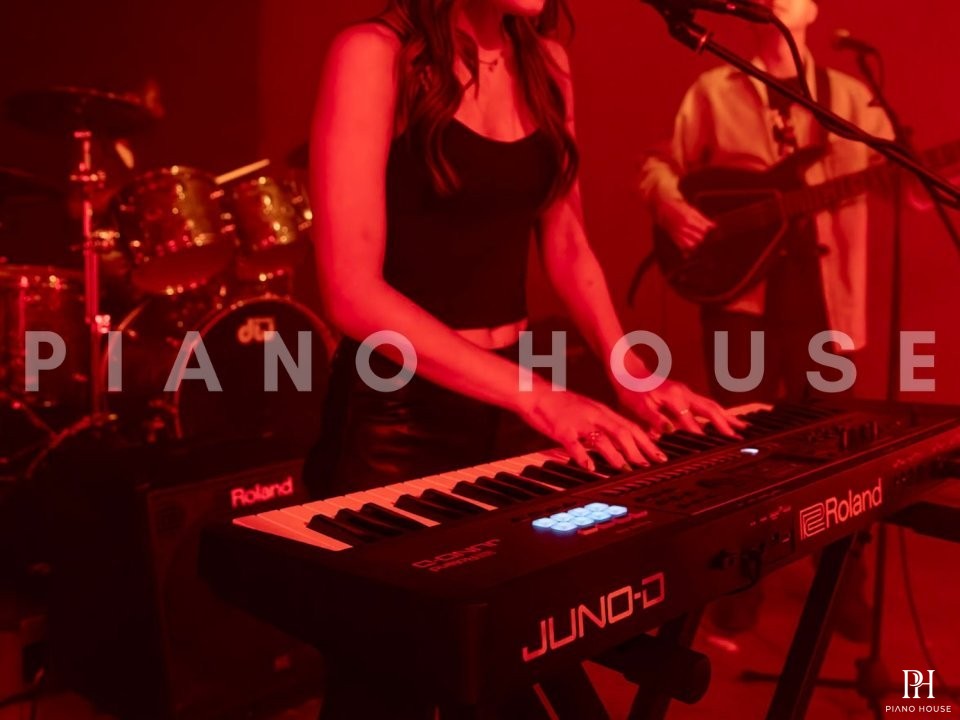 ROLAND JUNO-D6