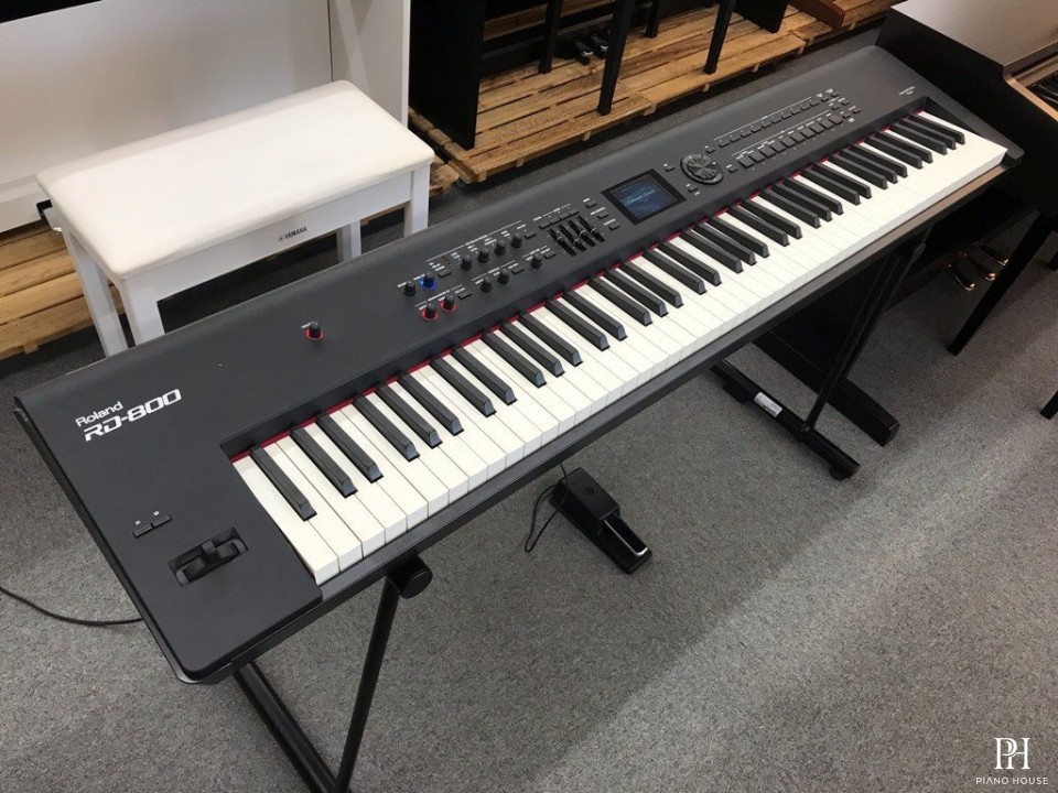 ROLAND RD-800