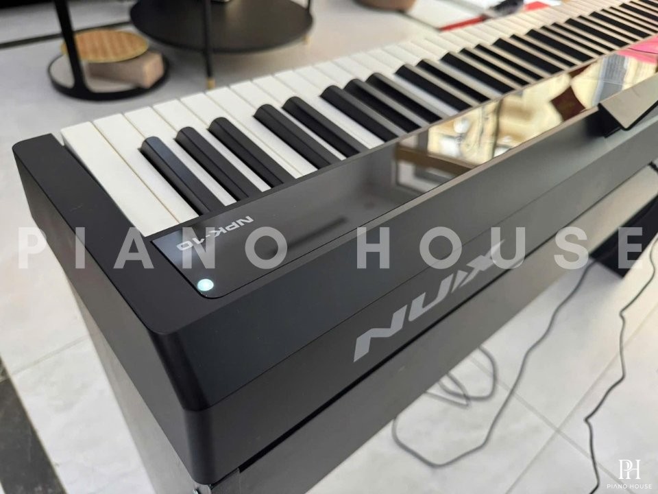 NUX NPK-10 Black (Có chân gỗ)