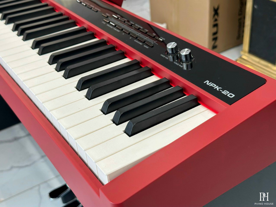 NUX NPK-20 Red (Có chân gỗ)