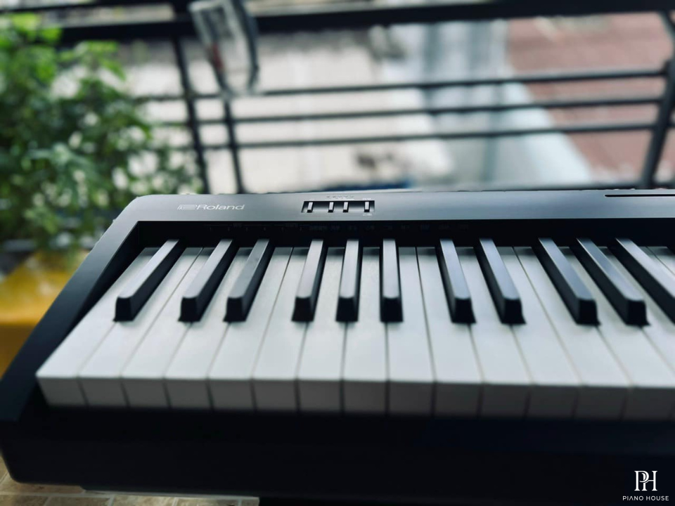 ROLAND FP-18