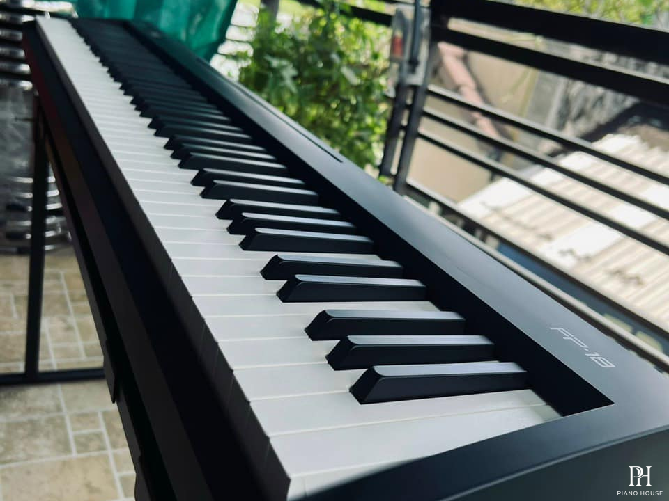 ROLAND FP-18