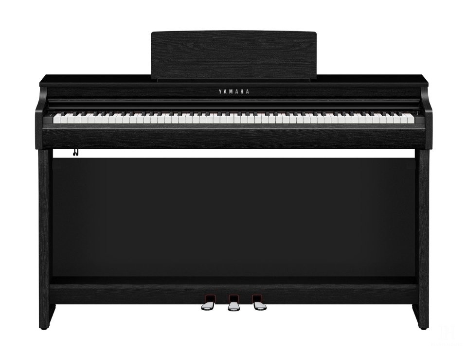 YAMAHA CLP-825 B