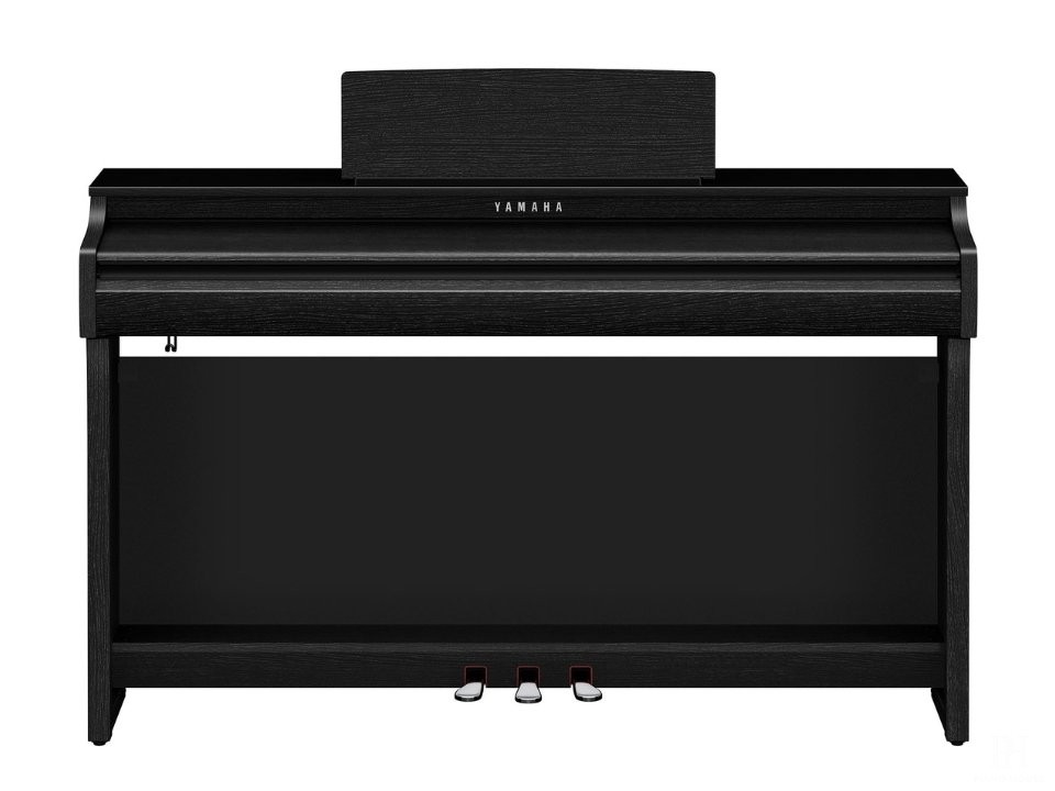 YAMAHA CLP-825 B