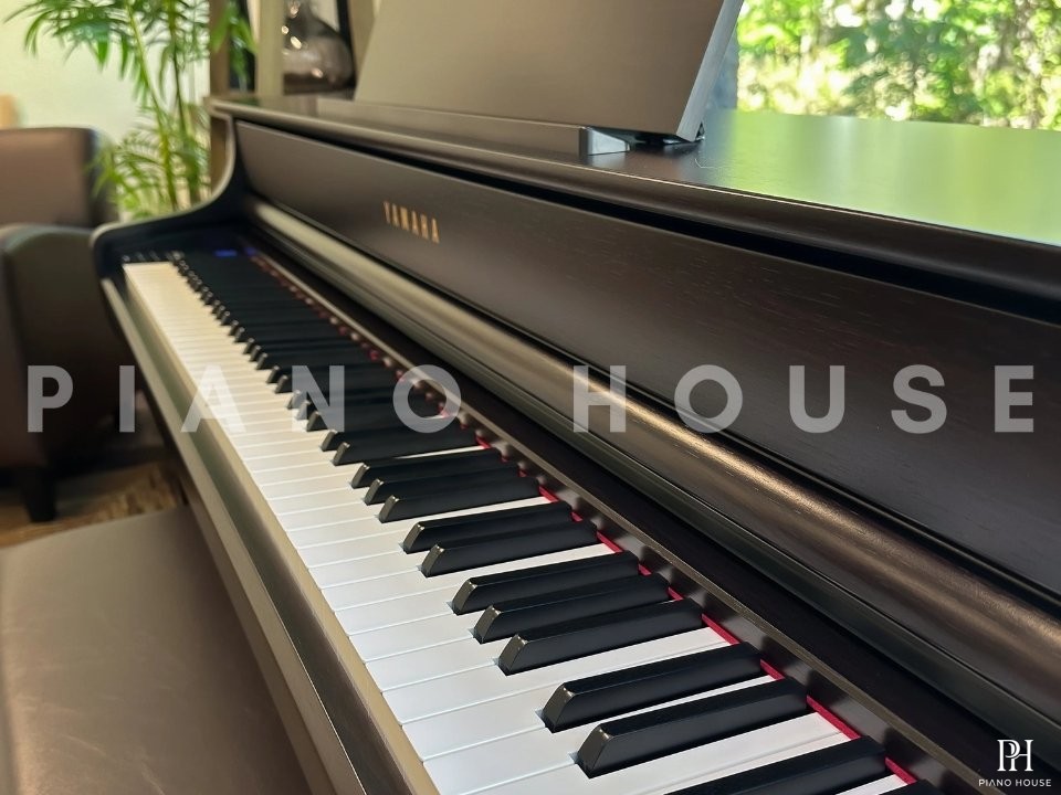 YAMAHA CLP-835 R
