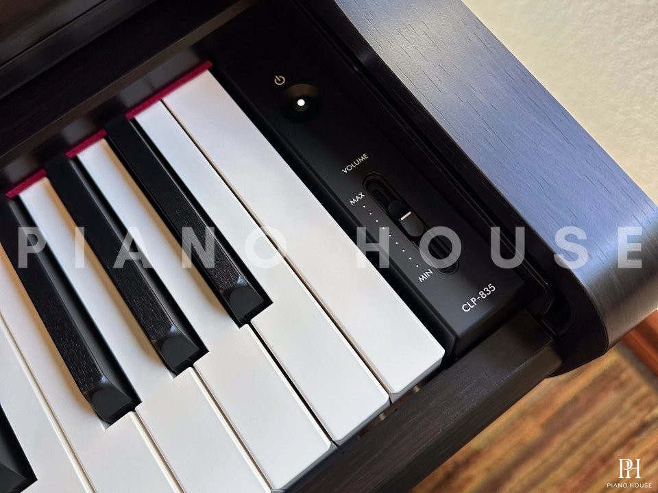 YAMAHA CLP-835 R