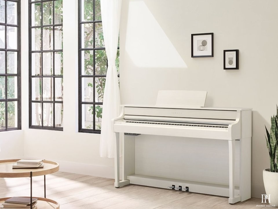YAMAHA CLP-835 WB