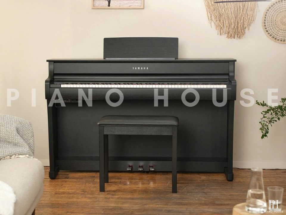 YAMAHA CLP-845 B