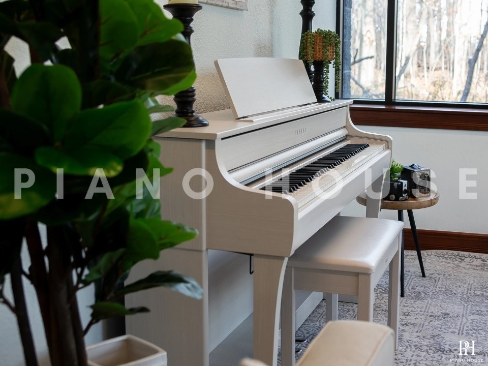 YAMAHA CLP-845 WB