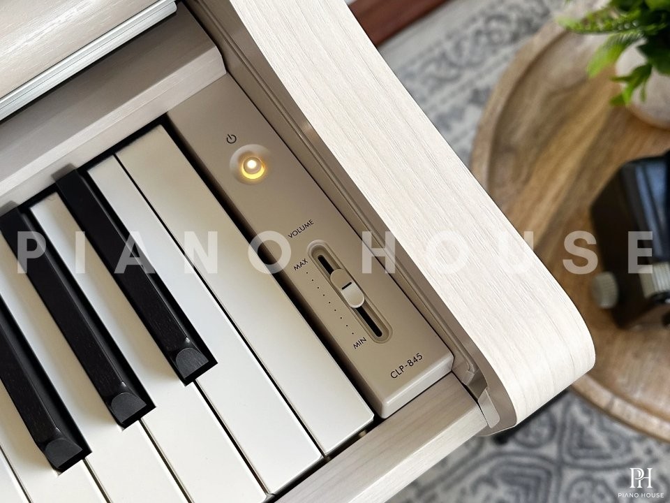 YAMAHA CLP-845 WB