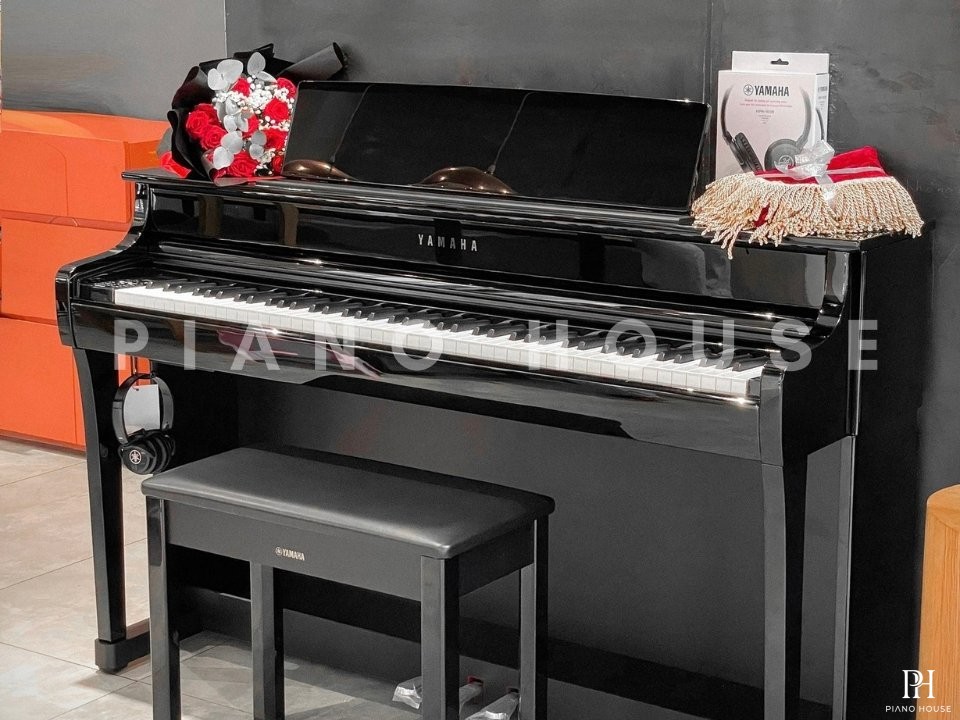 YAMAHA CLP-845 PE