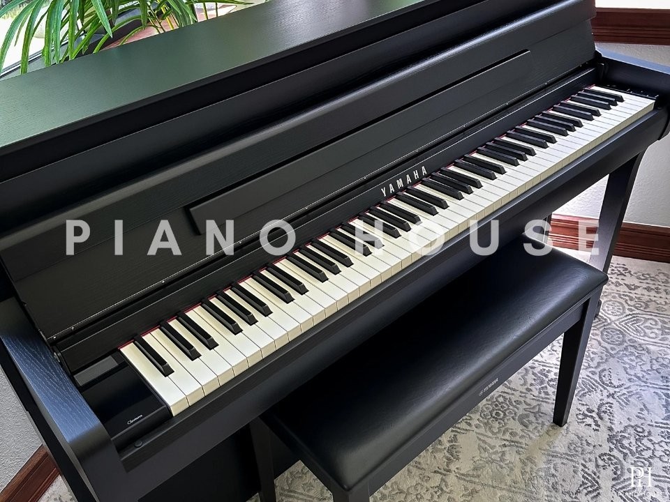 YAMAHA CLP-885 B