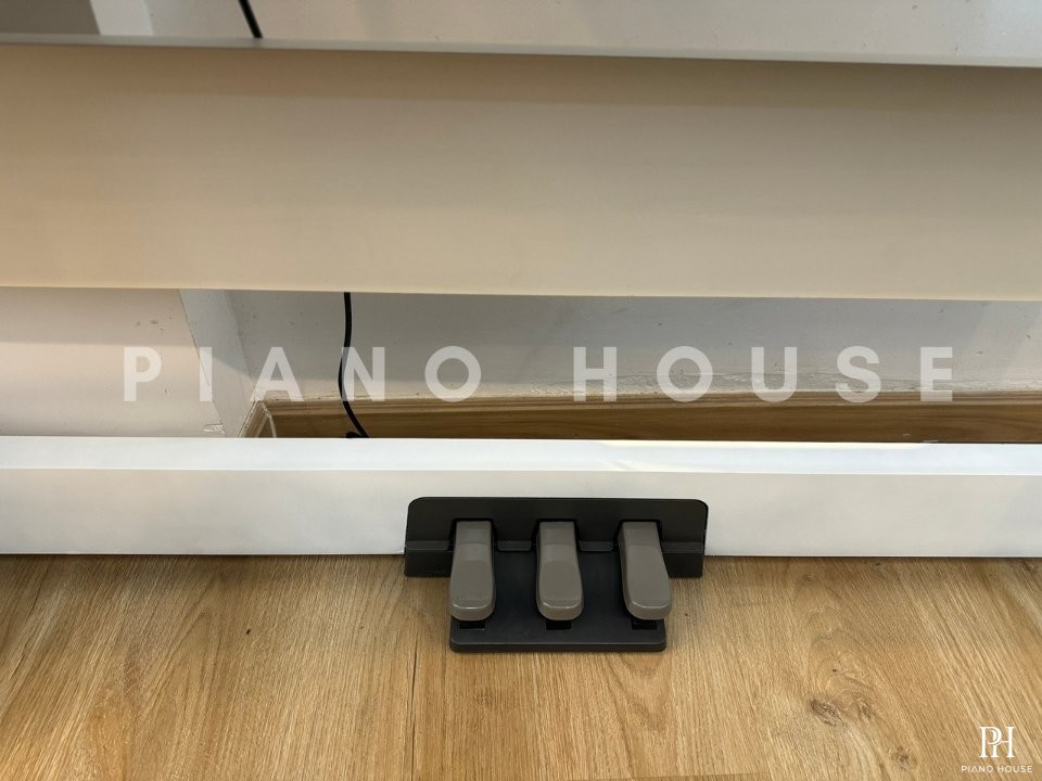YAMAHA P-105 (3 pedals)