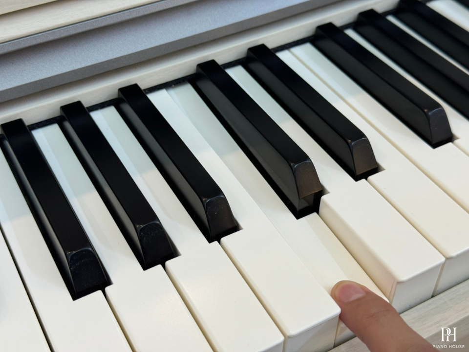 KAWAI CN27 A