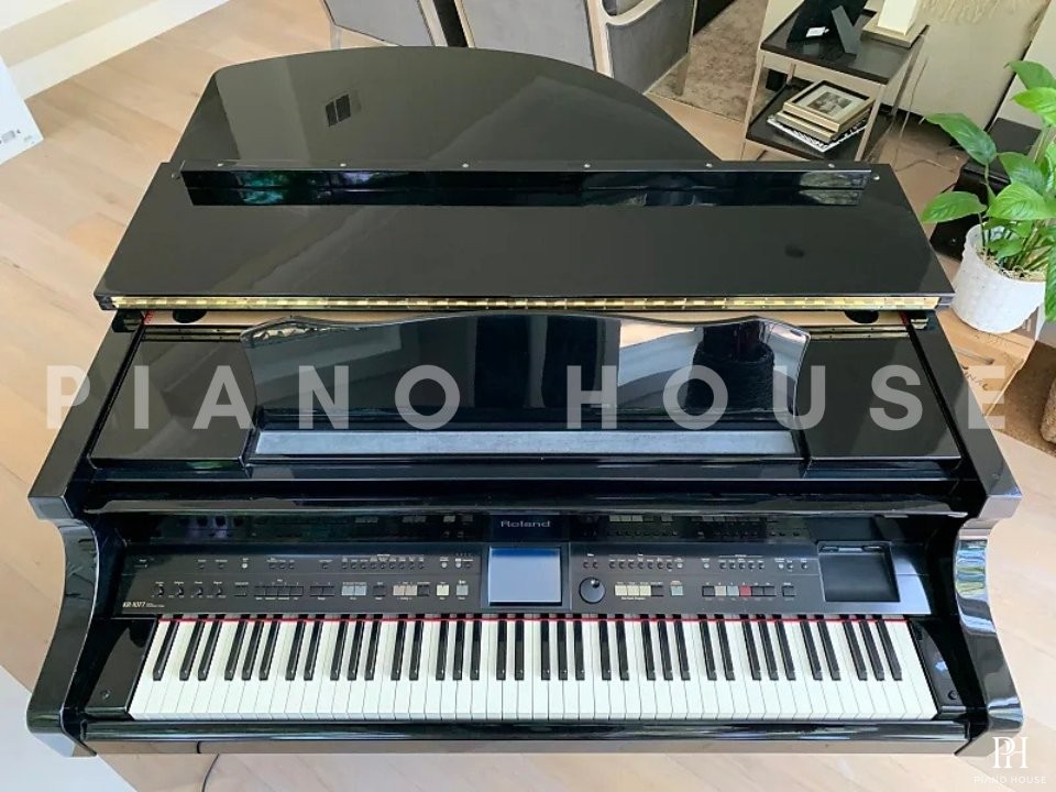 Roland KR-1077