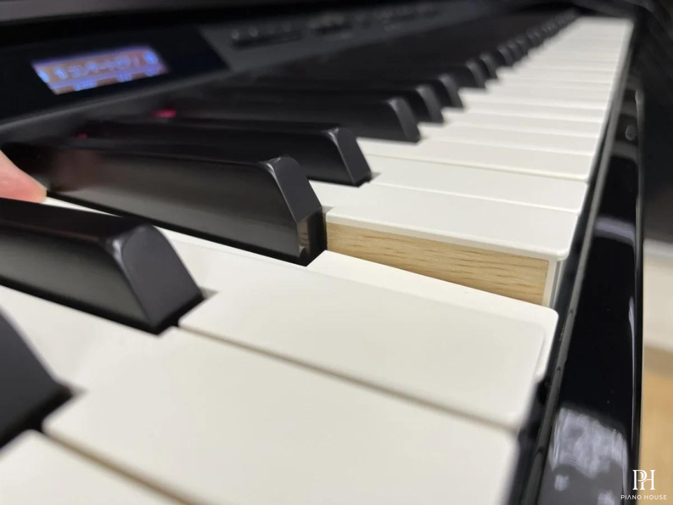 ROLAND LX7 PE