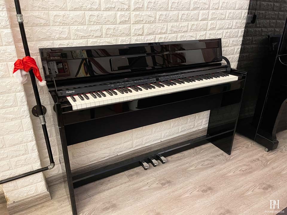 ROLAND DP-990 PE