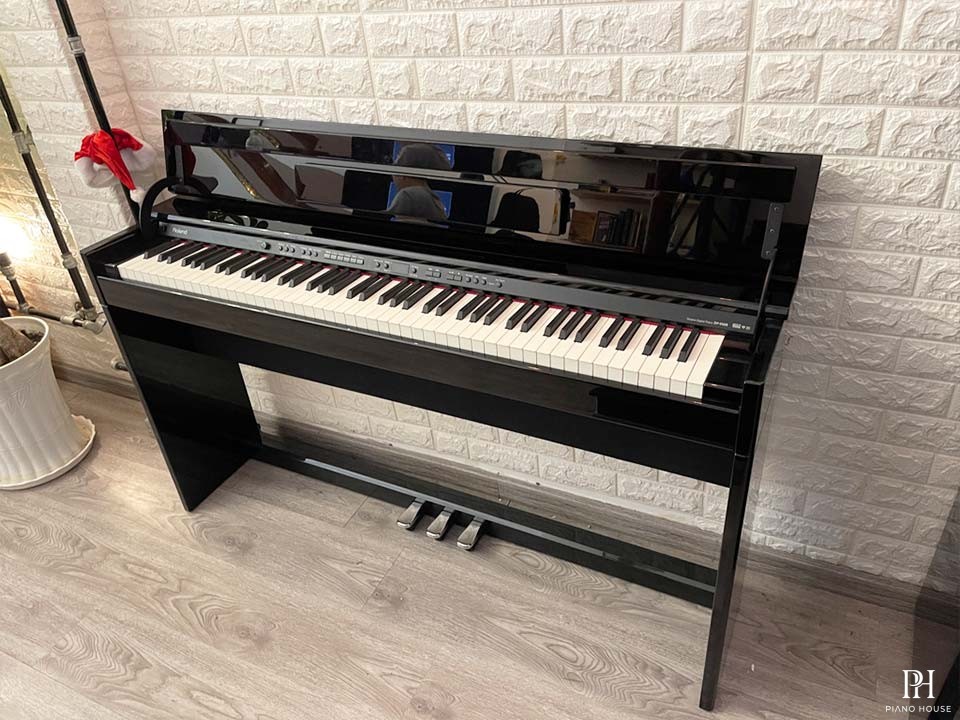 ROLAND DP-990 PE