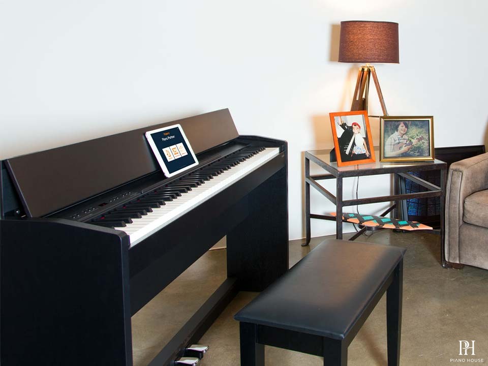 ROLAND F-130 BK
