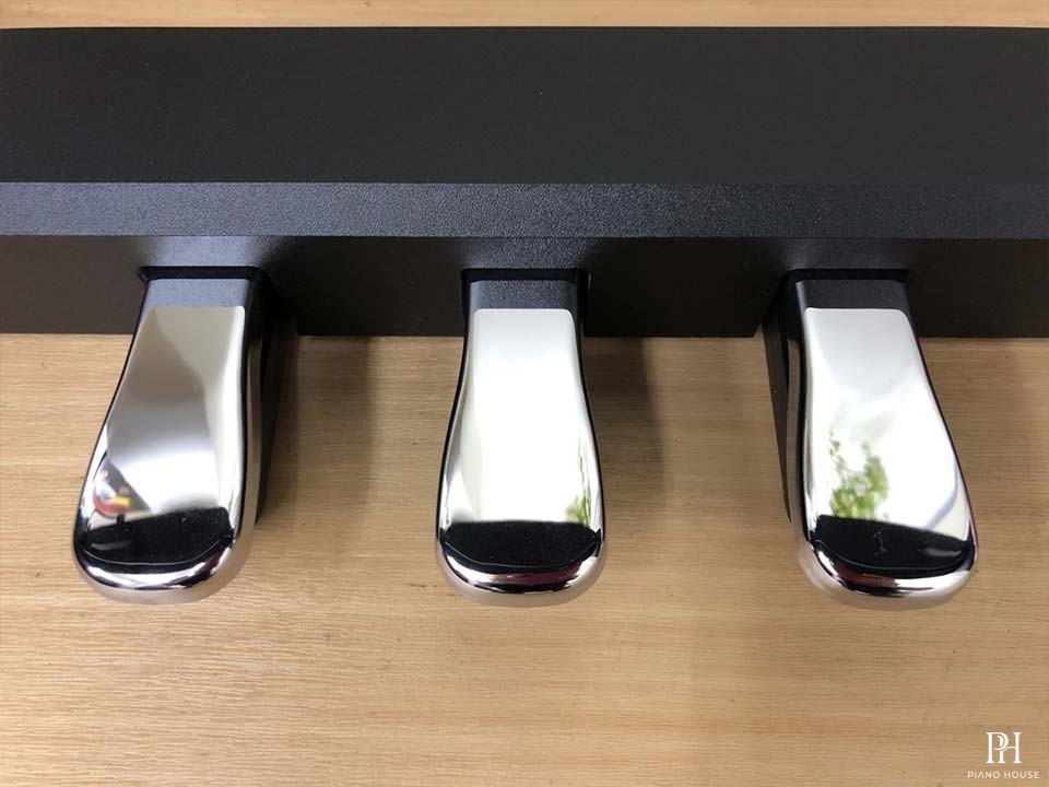 ROLAND F-140 B (NEW)