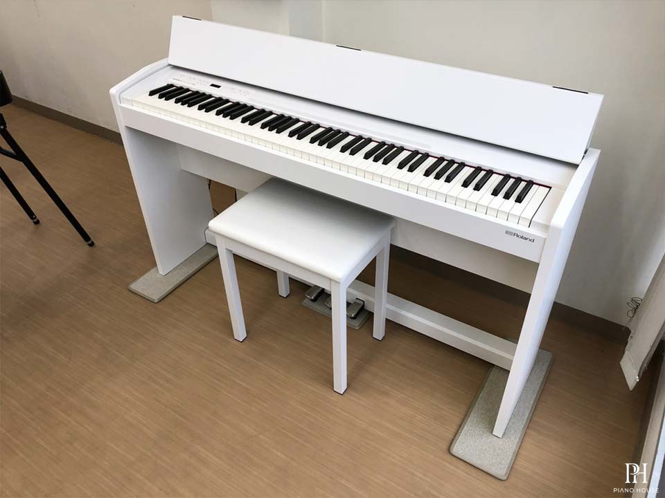 ROLAND F-140 WH (USED)
