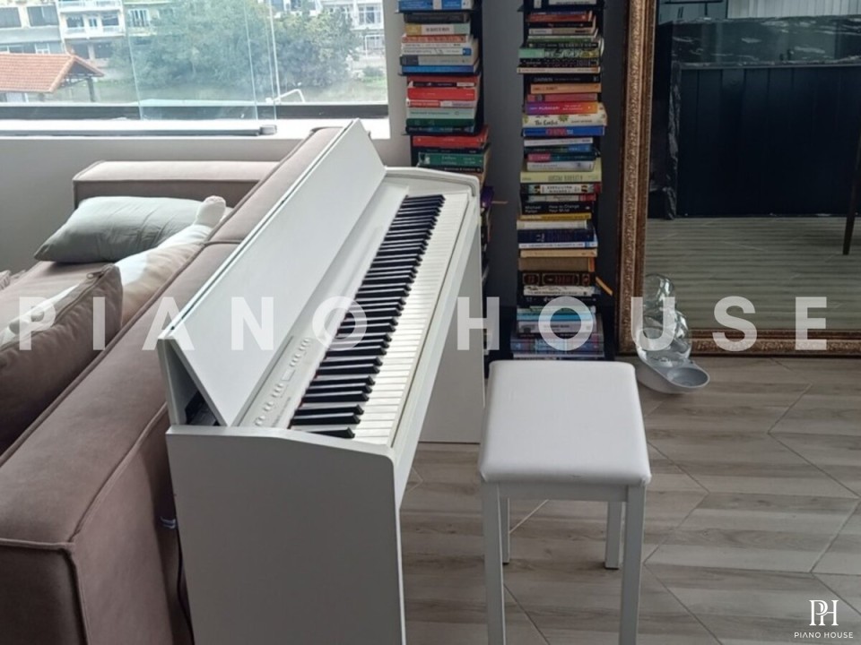 ROLAND F-140 WH (USED)