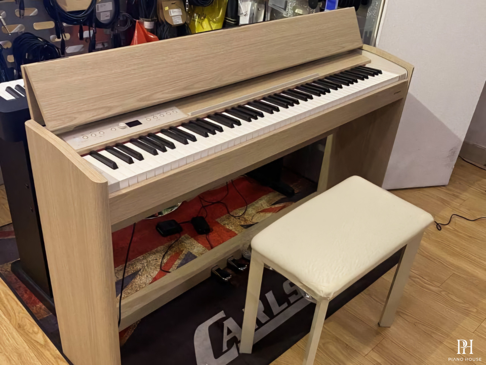 ROLAND F701 LA (USED)