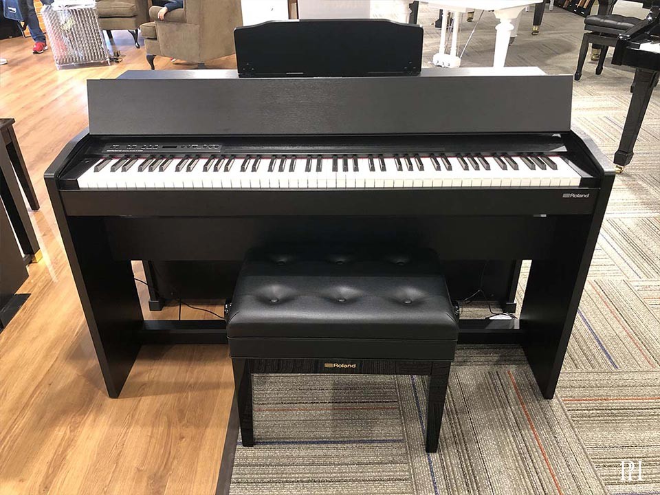 ROLAND F-140 B (NEW)