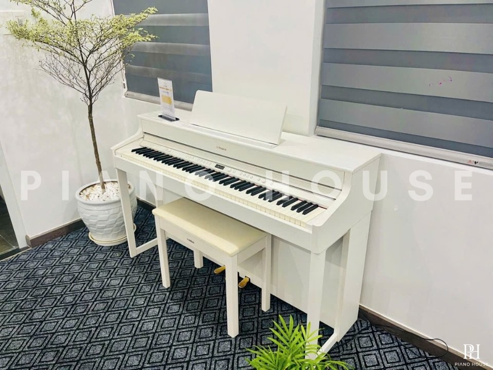ROLAND HP-702 WH