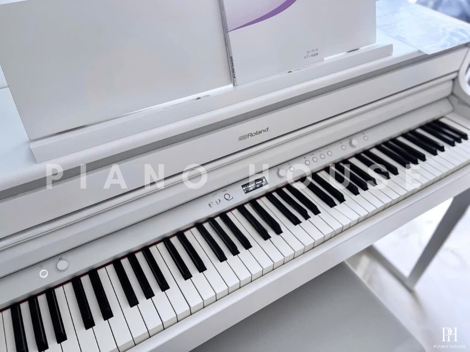 ROLAND HP-704 WH (USED)