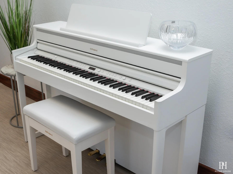 ROLAND HP-704 WH