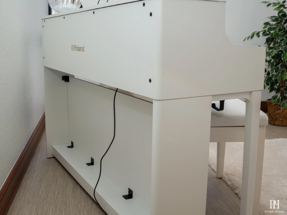 ROLAND HP-704 WH