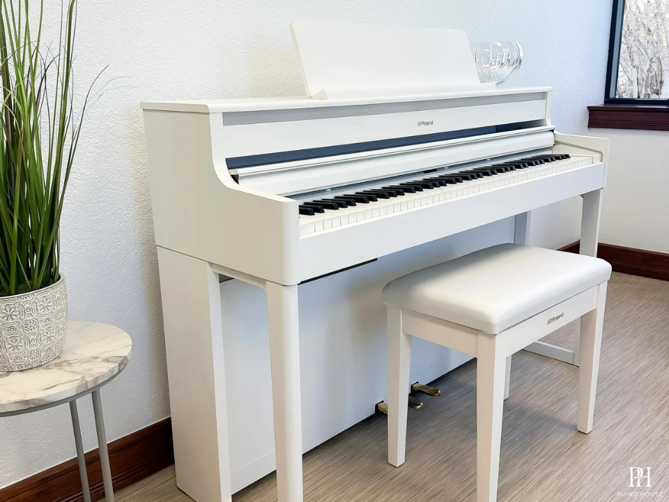 ROLAND HP-704 WH