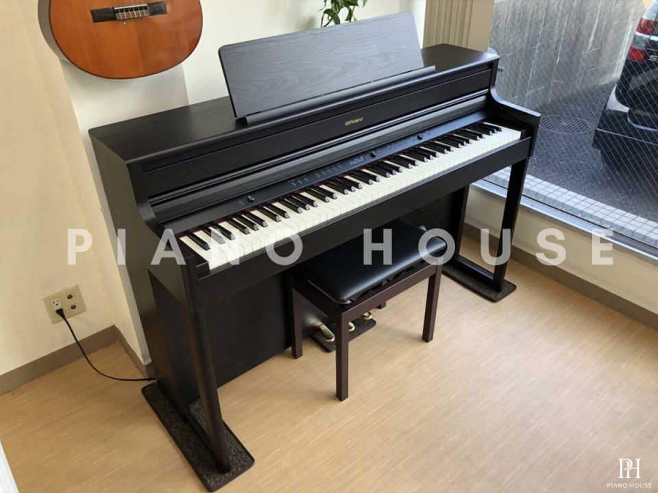 ROLAND HP-704 DR