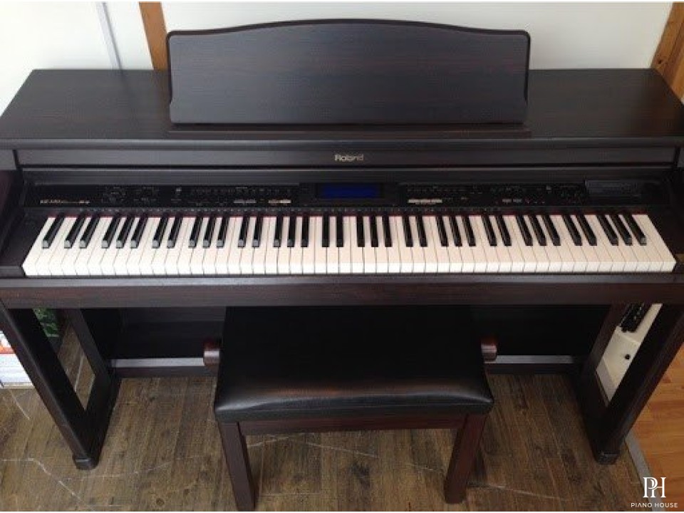 Roland KR 570