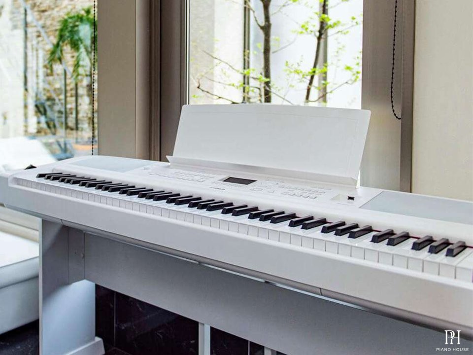 YAMAHA DGX-670 WH