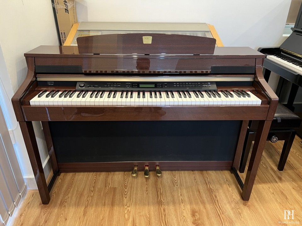 YAMAHA CLP-380 M