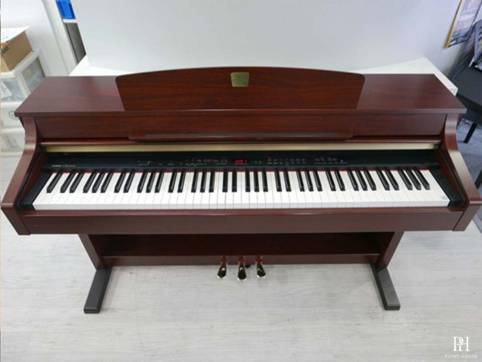 YAMAHA CLP-330 M