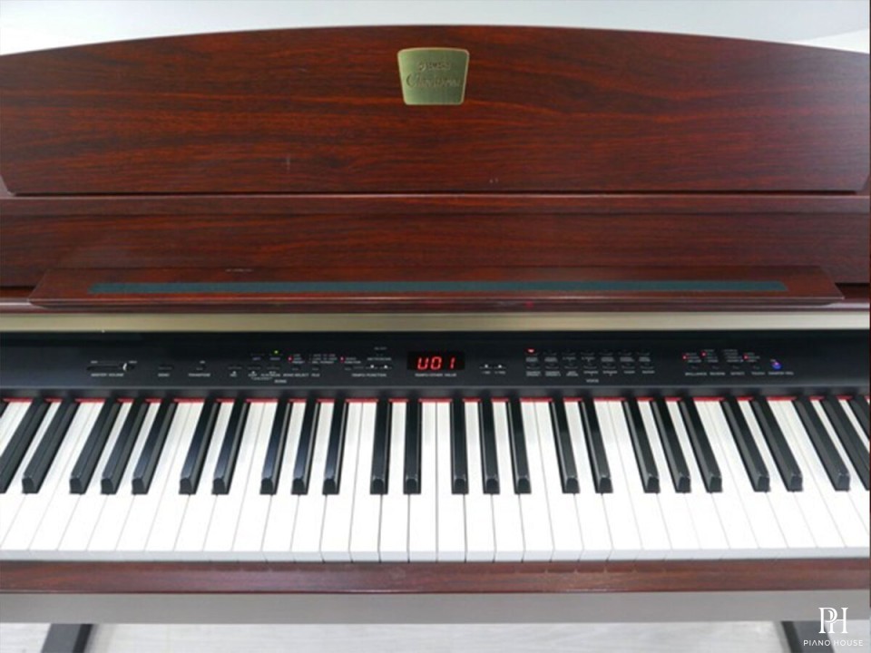 YAMAHA CLP-330 M