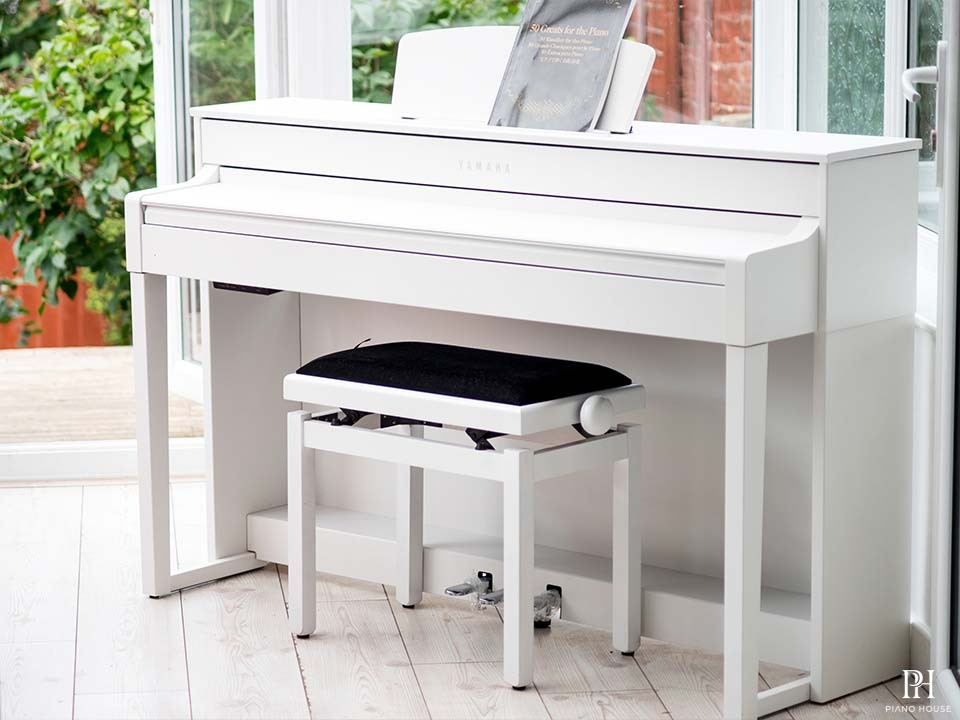 YAMAHA CLP-545 WH