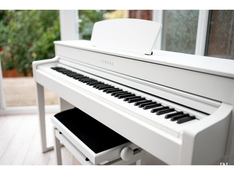 YAMAHA CLP-545 WH