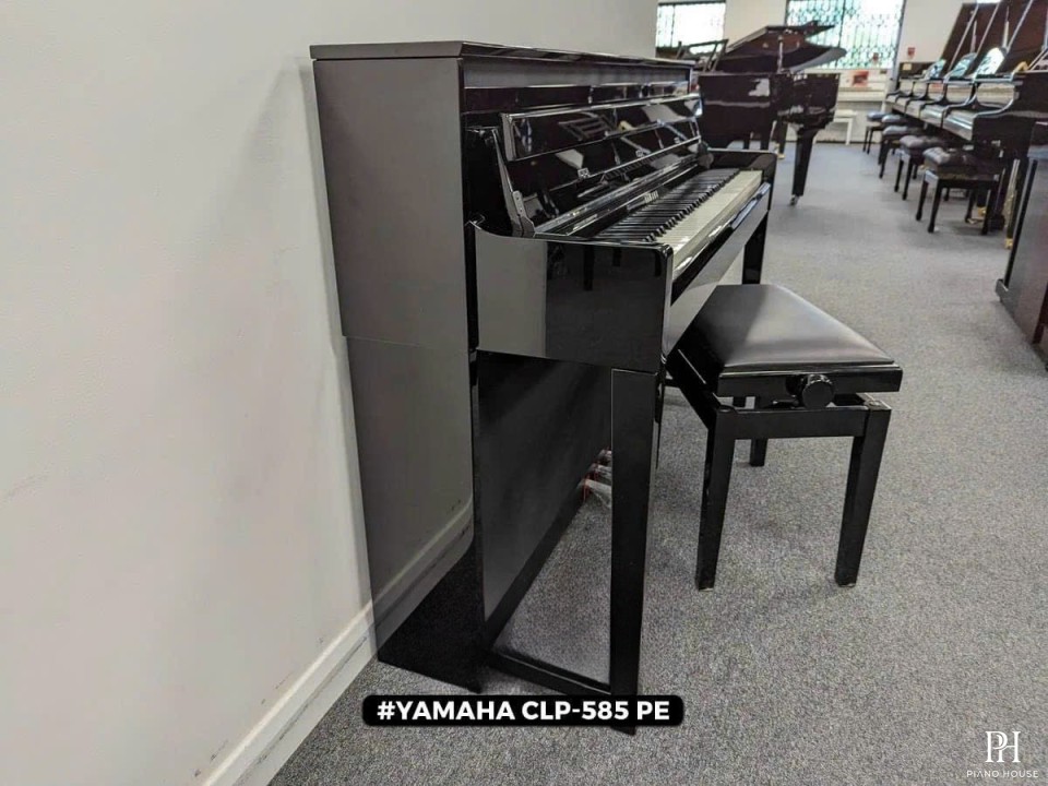 YAMAHA CLP-585 PE