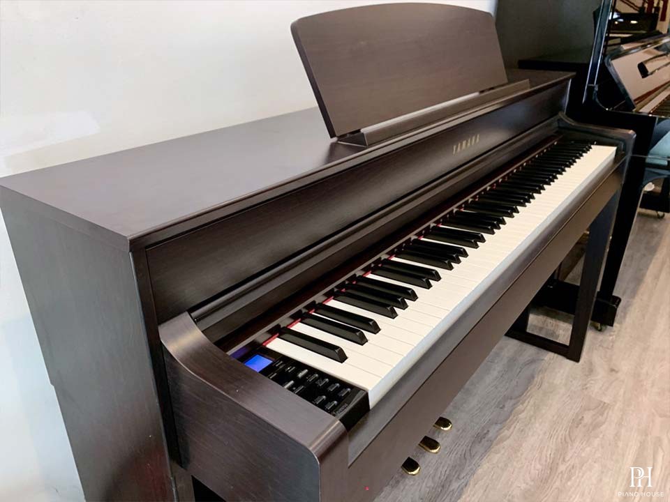 YAMAHA CLP-575 R