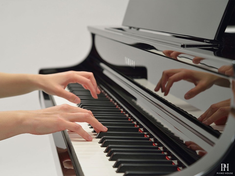 YAMAHA CLP-695 GP PE