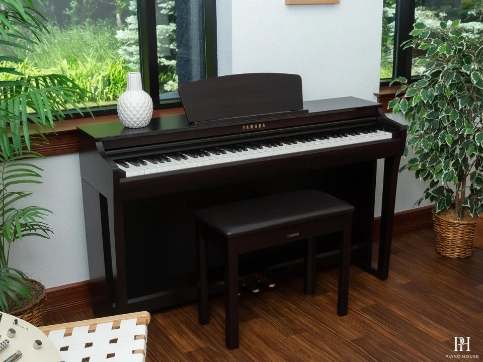 YAMAHA CLP-725 R