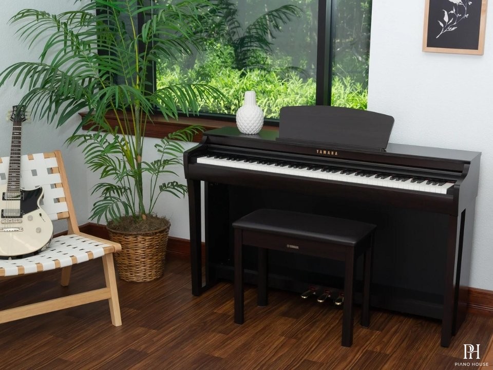 YAMAHA CLP-725 R