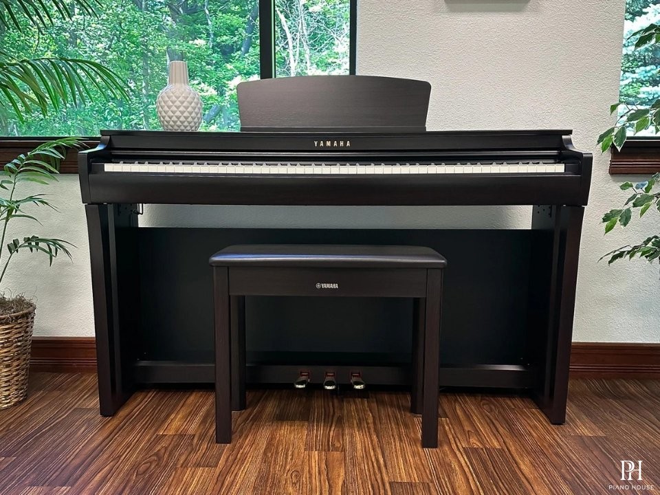 YAMAHA CLP-725 R