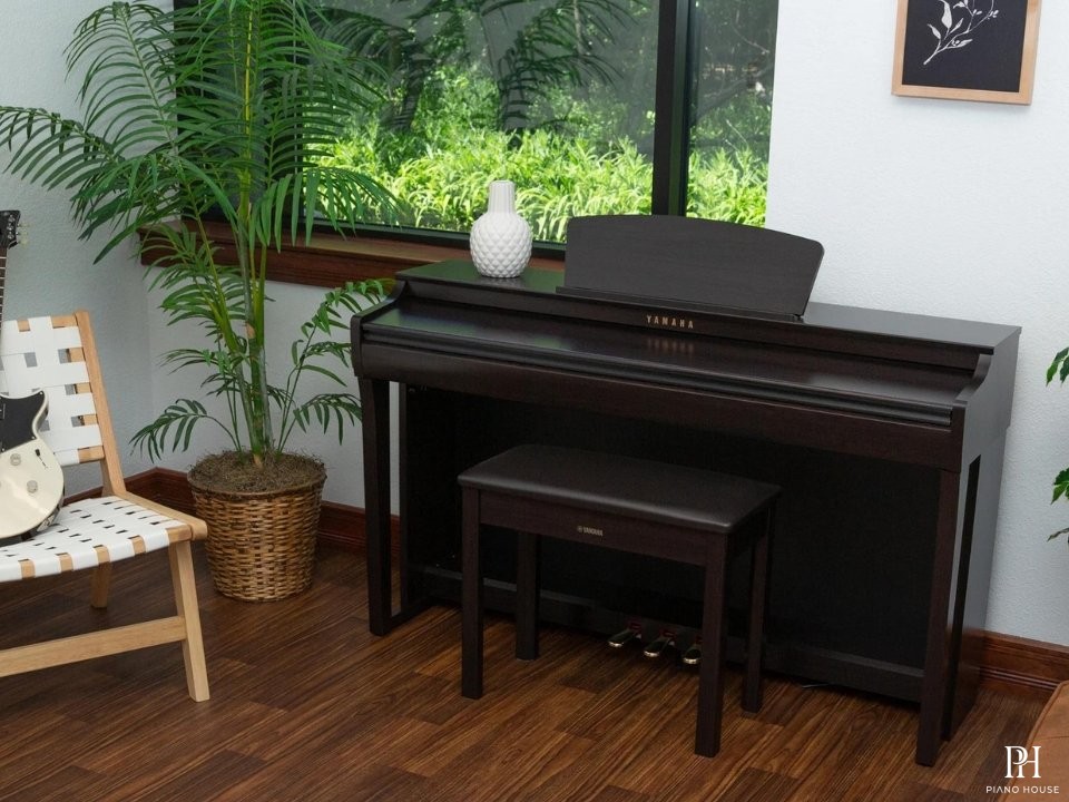 YAMAHA CLP-725 R