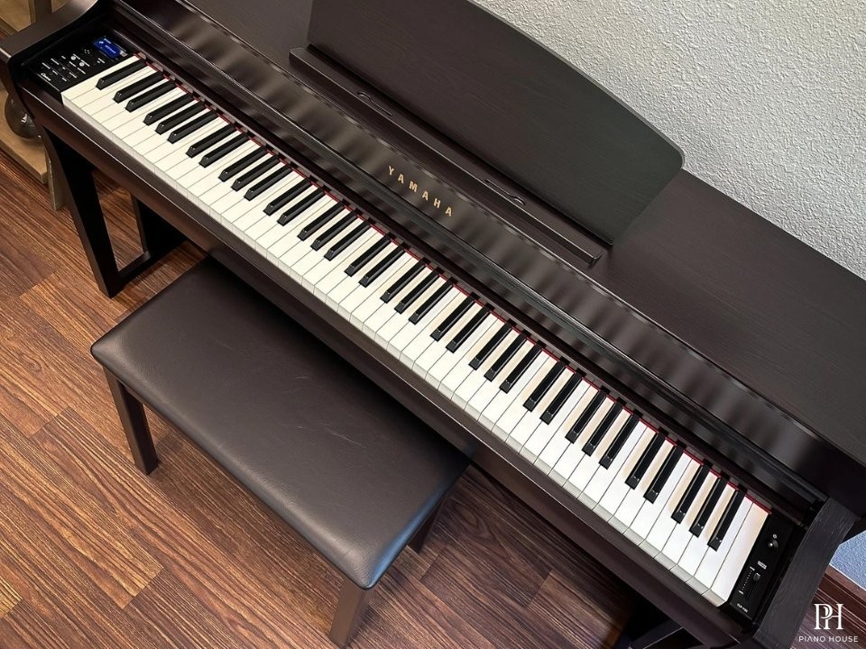 YAMAHA CLP-735 R
